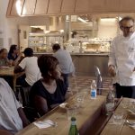 Il Refettorio. miracolo a Milano_bottura e commensali