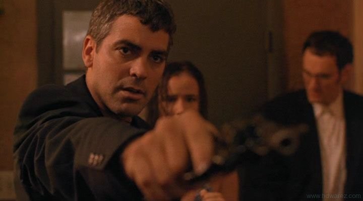 george clooney con juliette lewis e quentin tarantino in una scena di dal tramonto all alba 171417