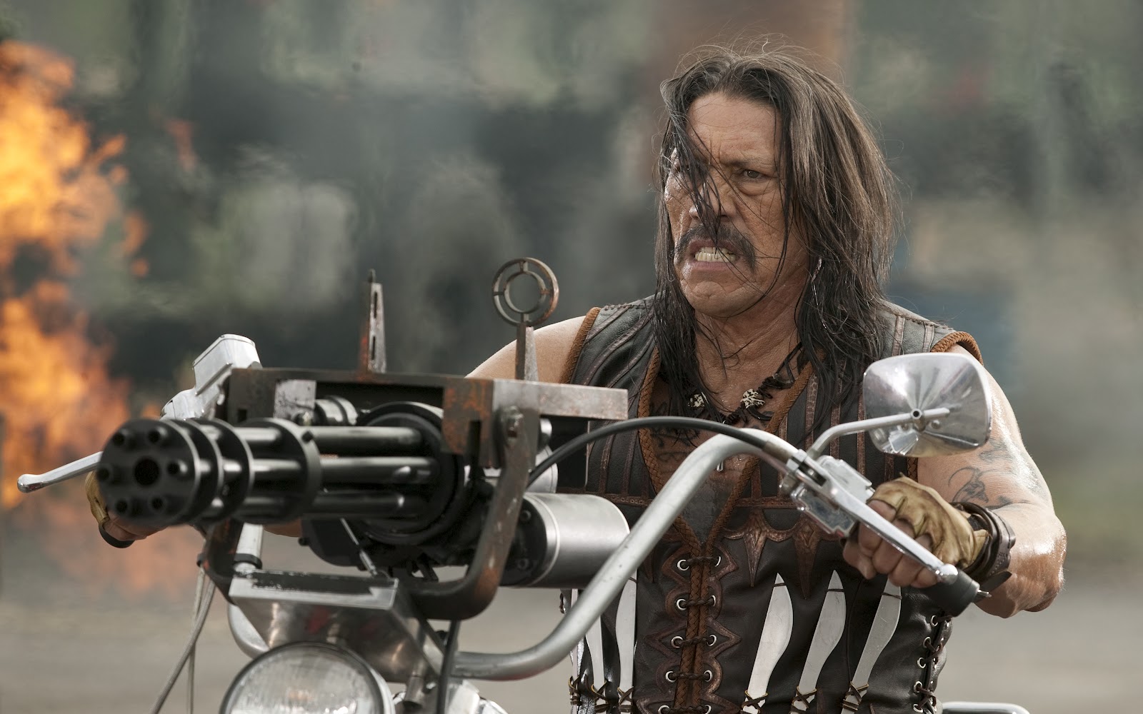 Machete Kills nuova immagine del film con Danny Trejo e Michelle Rodriguez