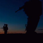 sicario-sunset-silhouette-emily-blunt-benicio-del-toro-josh-brolin-daniel-kaluuya-maximiliano-hernc3a1ndez-victor-garber-jon-bernthal-jeffrey-donovan-raoul-trujillo-julio-cedillo