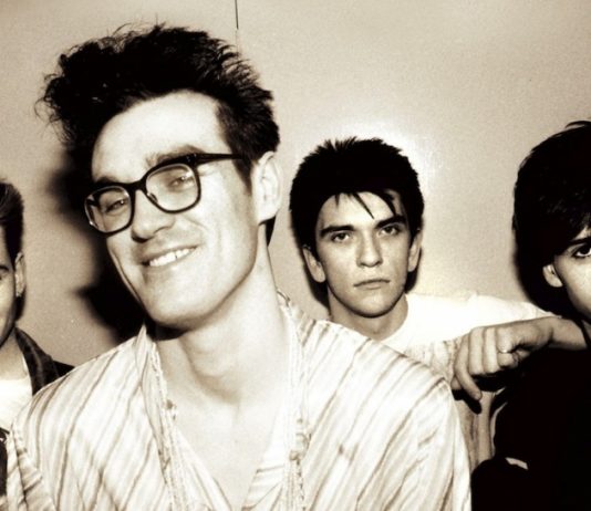 Gli Smiths sono una delle più importanti band inglesi degli anni Ottanta. Jonathan Coe ha scelto 10 loro citazioni nel suo romanzo The Dwarves of Death.