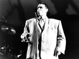 Il libro di David Byrne dei Talking Heads spiega in modo approfondito il funzionamento del mondo della musica.