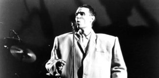 Il libro di David Byrne dei Talking Heads spiega in modo approfondito il funzionamento del mondo della musica.