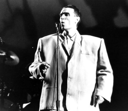 Il libro di David Byrne dei Talking Heads spiega in modo approfondito il funzionamento del mondo della musica.