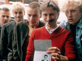 Skagboys è il racconto del principio. L’incontro tra Mark Renton, Sick Boy e la loro amata eroina. La musica è sempre presente nelle vite dei protagonisti.