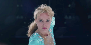 Margot Robbie è ripresa in primo piano, durante una pattinata sul ghiaccio. Il momento è teso. L'attrice è una possibile candidata agli Oscar 2018