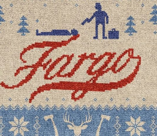 Ricamo locandina di Fargo. Il nome della città è scritto in rosso, in corsivo. Vi sono anche due uomini, uno dei quali punta la pistola al secondo.