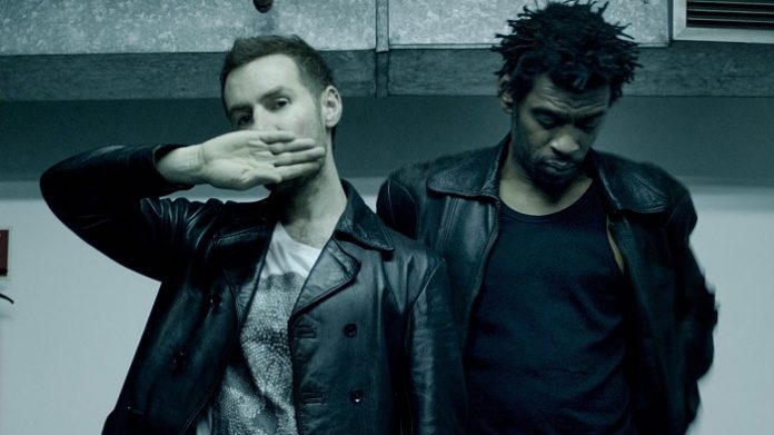 Massive Attack escono da Facebook