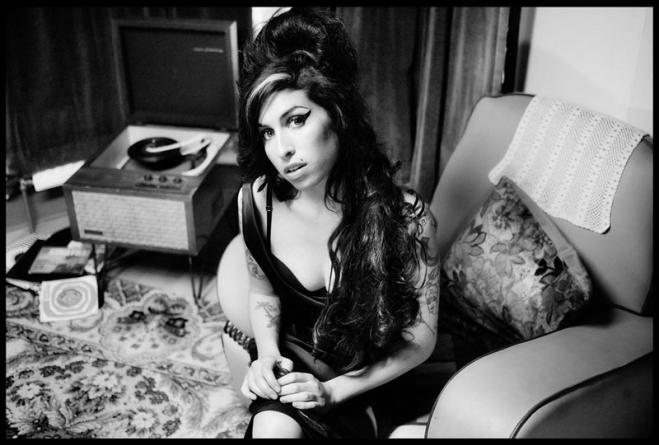 1430147841348.jpg il padre di amy winehouse lo spirito di mia figlia viene spesso a trovarmi