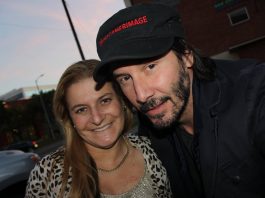 Keanu Reeves offre un passaggio ad una turista a Los Angeles