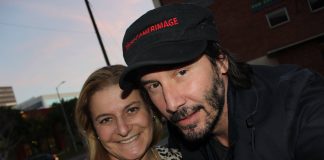 Keanu Reeves offre un passaggio ad una turista a Los Angeles