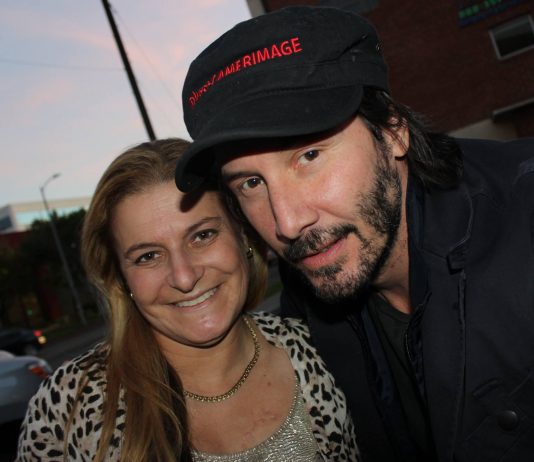 Keanu Reeves offre un passaggio ad una turista a Los Angeles