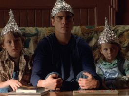 Area 51, tornano di moda i cappelli di carta stagnola