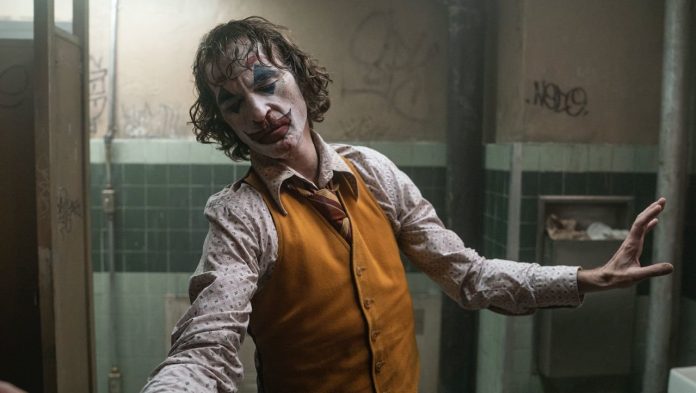 Joker: la scena nel bagno è stata improvvisata da Joaquin Phoenx [VIDEO]