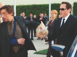 Iron Man mangia un Cheeseburger Americano