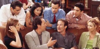 Robin Williams e Billy Crystal circondati dai Friends