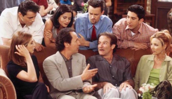 Robin Williams e Billy Crystal circondati dai Friends