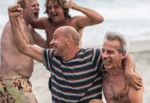 Odio L'estate Aldo e Giovanni in spiaggia