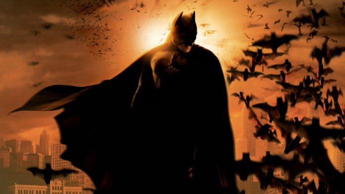 Una immagine promozione di Batman Begins