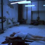 tobin-bell-saw-enigmista-bagno
