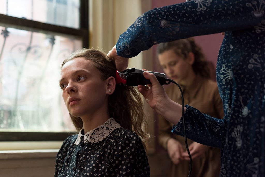 Unorthodox: rigidità e conservatorismo nel taglio di capelli imposto