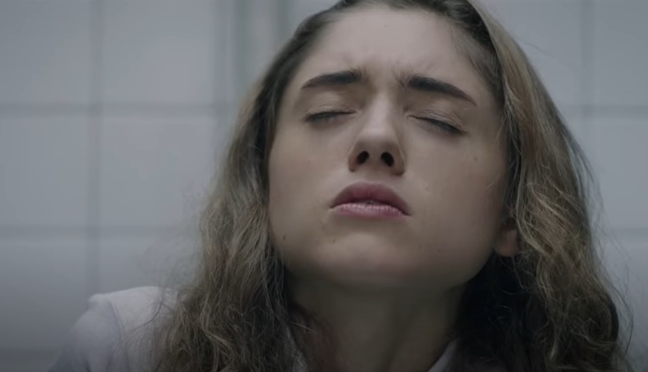 Yes, God, Yes: Natalia Dyer nel film alla scoperta della ses. natalia dyer....