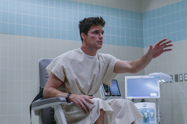 Nathan (Robbie Amell) nel primo episodio di Upload