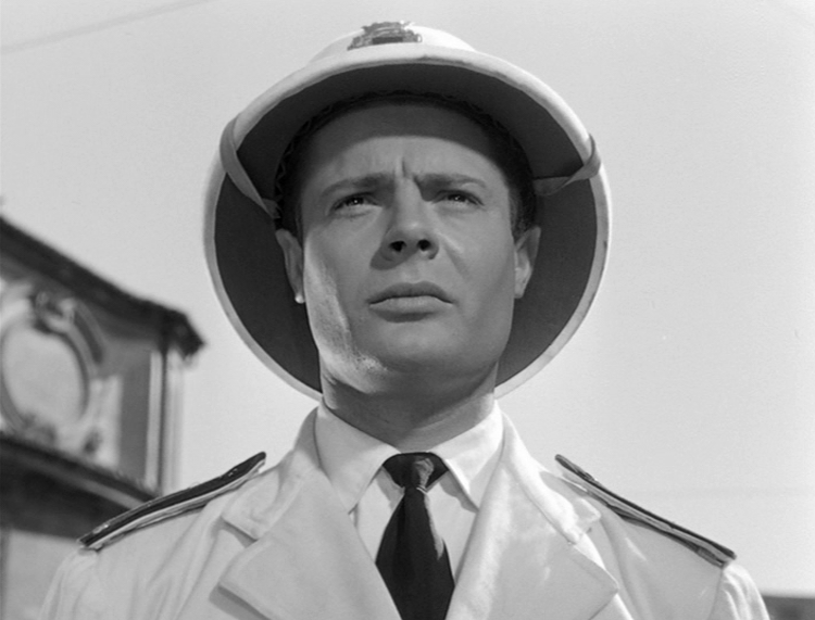 Marcello Mastroianni in Domenica dagosto 1950