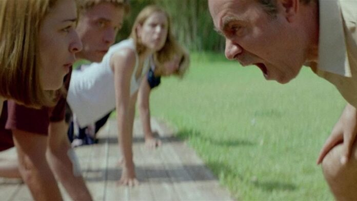 Dogtooth, recensione, kynodontas, yorgos lanthimos