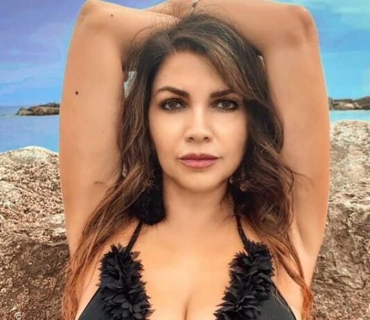 Cristina D'avena nuda, crstina d'avena hot, cristina d'avena, cristina d'avena topless, cristina d'avena tette, cristina d'avena sexy, cristina d'avena costume