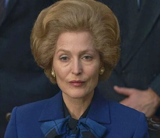 gillian anderson, the crown