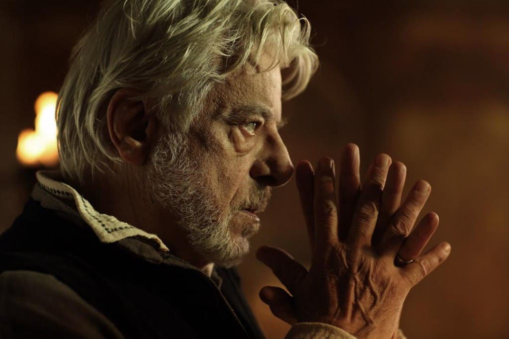 Leonardo, in figura Verrocchio interpretato da Giancarlo Giannini