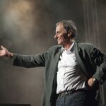 Roberto_Vecchioni_-_Teatro_Romano,_Verona_-_29_maggio_2011_(5782880180)