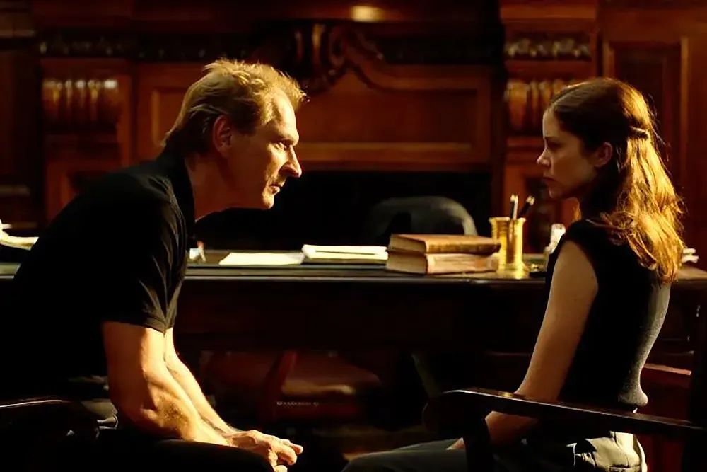 The Piper, la recensione dell'ultimo film con Julian Sands