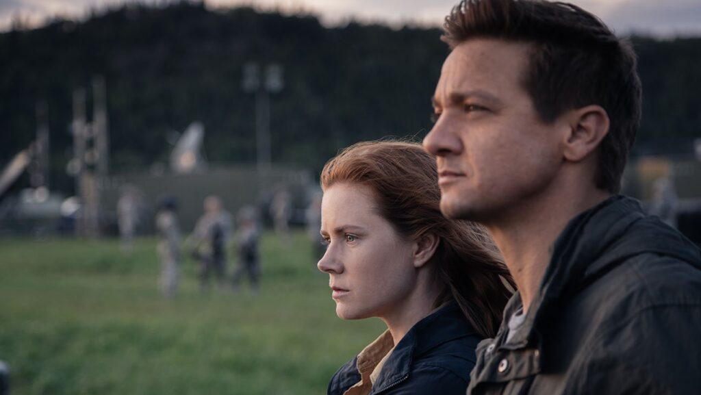 arrival stasera su raimovie trama cast e curiosita del film con jeremy renner 4