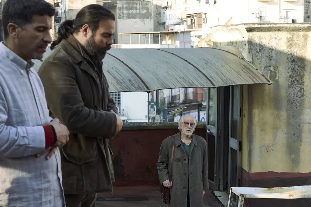 Caracas, Marco D'Amore e Toni Servillo in una scena del film.Ph. Marco Ghidelli