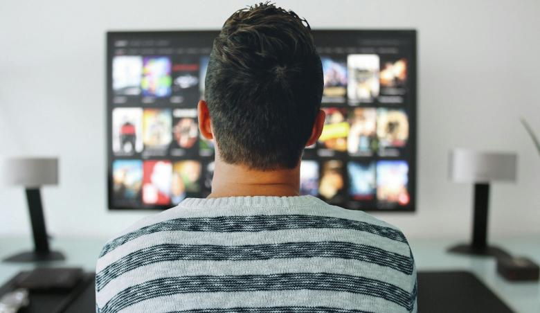 Serie TV: uno studio spiega perché continuiamo a riguardarle più e più volte