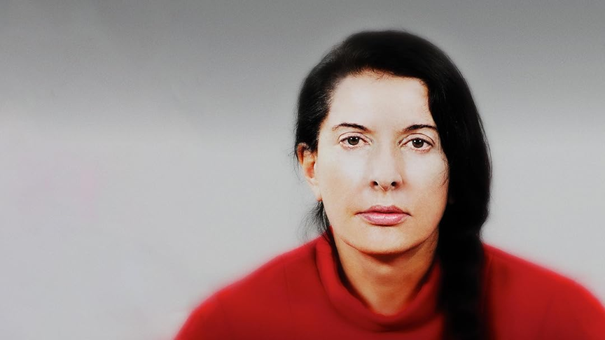 Marina Abramovic: la “performance” in cui si m*sturbò fino a raggiungere 9 org*smi