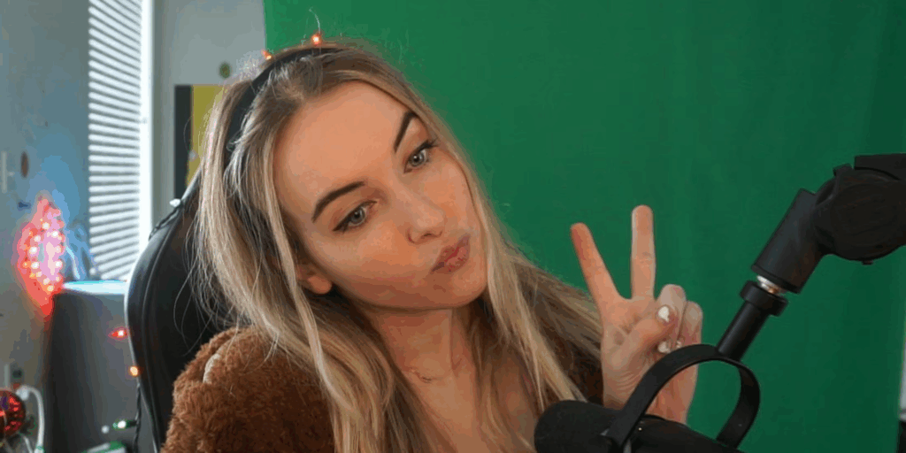 Emily vive in diretta da 3 anni e H24 su Twitch: “Niente s*sso né vacanze, non posso interrompere”
