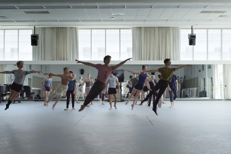 Dreams, Isaac Hernández in una scena del film